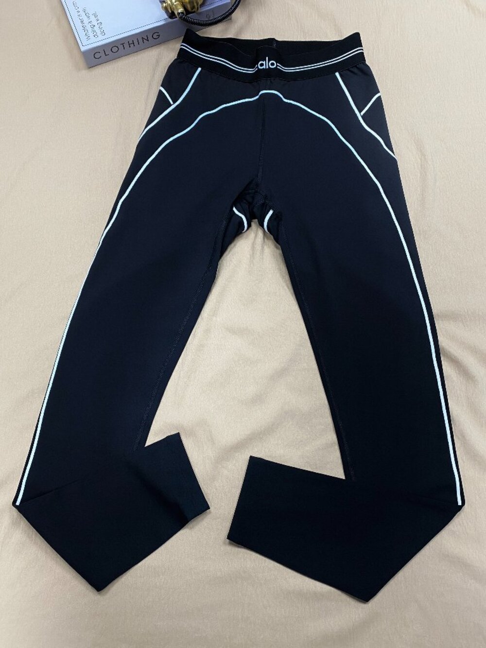 Black/White🍒🔥Alo Airbrush High-Waist Heart Throb Legging Sculpting Fit NWT - Picture 4 of 9